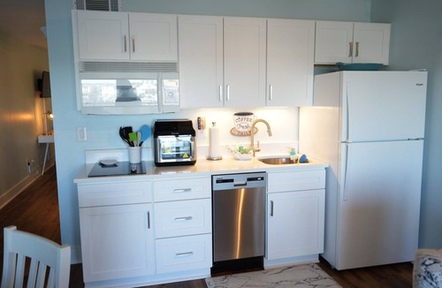 Wrightsville Beach Condo | Summer Sands-Wrightsville Beach-Waterfront-Pool-Ocean-Elevator-Remodeled-Sleep 4
