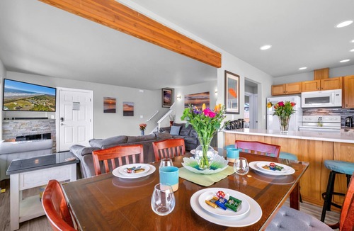 Pacific Beach House | Sunkissed 3BR | Oceanview Beach Home