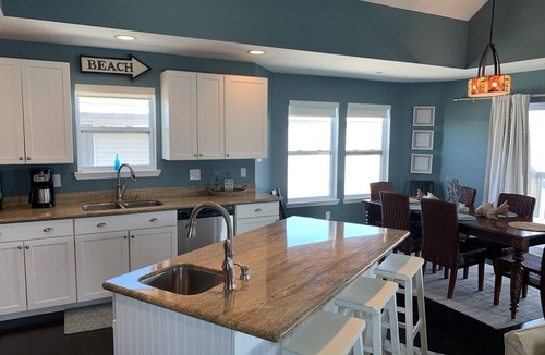 Galveston House | Sunny Beach Luxurious House with View, Sleeps 12, Steps From Beach