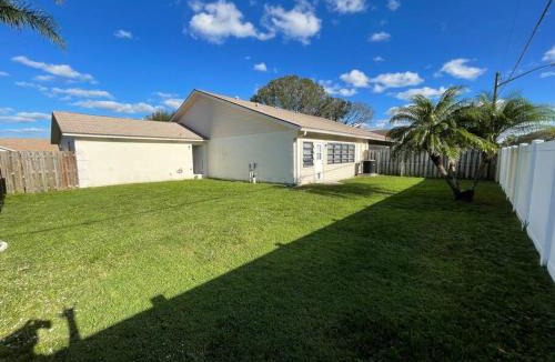 Indian Creek House | Sunny Jupiter Villa