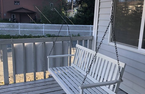 Haines Apartment | Sunny Suite at the Bakery 2