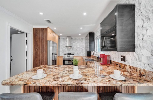 Fort Lauderdale House | Sunset Dockhouse - Gameroom & Kayaks