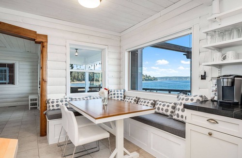 South Colby Cottage | Sunset Shores: Waterfront Cottage on Vashon Island