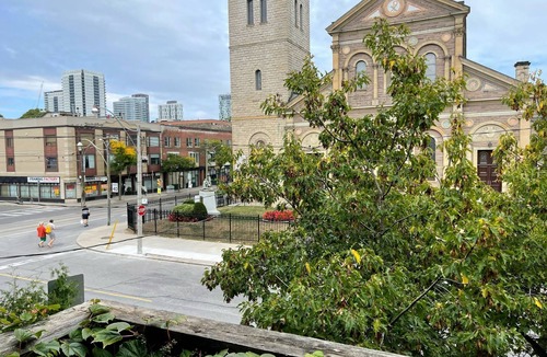 Regent Park Apartment | Superb Spacious Loft in Old Toronto close to Distillery District