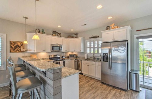 Surf City Cottage | Surf City Escape w/6 Decks: Steps To Beach