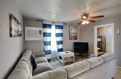 Surfside Beach House | Surfside Escape | Pet-Friendly + Pool Access!