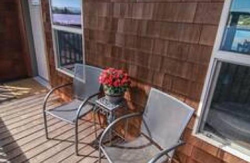 Astoria Apartment | Surrounded by Water Astoria Riverfront Retreat