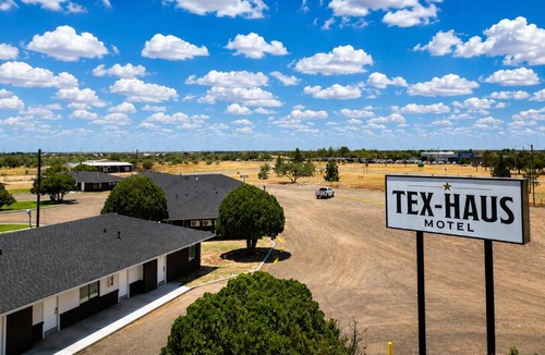 Ira Hotel | Tex-Haus