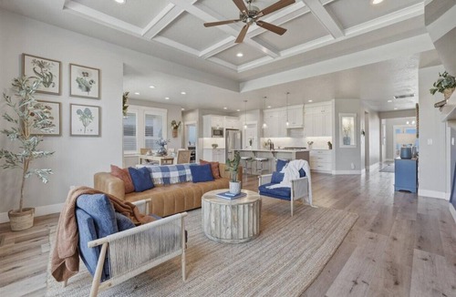 Meridian House | The Blue Heart with Hot Tub