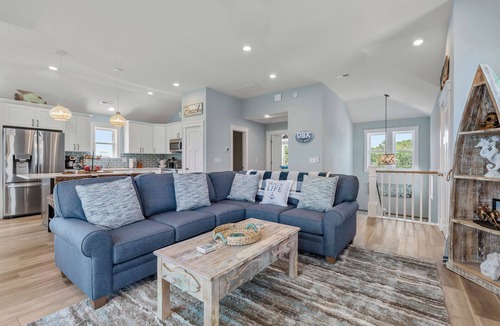 Monteray Shores House | The Blue Pearl: New Build, Private Pool, Rec Room, Hot Tub