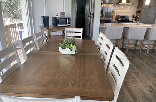 Pirates Beach House | The Blue Pelican - Beachside in Pirates Beach! Sleeps 10.