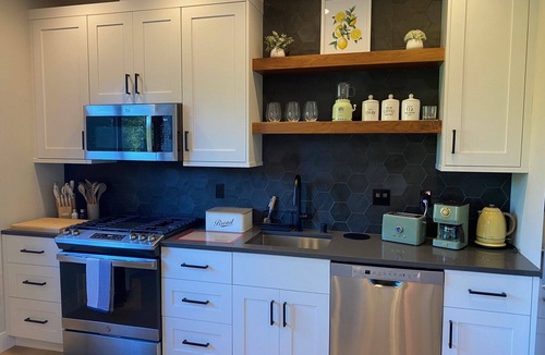 Bothell Apartment | The Cottage at the Cove: 1-bedroom luxury apartment nestled in charming Bothell