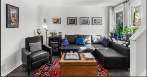Wychwood House | The Crescent Home