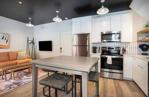 Holland Condo | The George and Evelyn on 8th, George 202