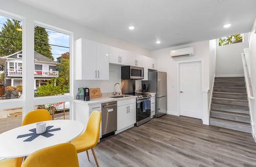 Capitol Hill Hostel | The Golden Lion Sweet Suite