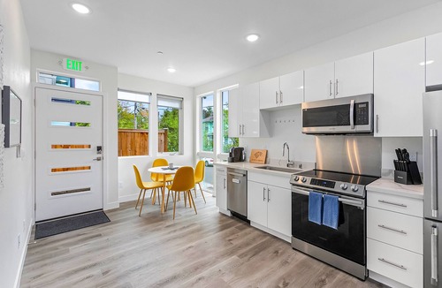 Capitol Hill Hostel | The Golden Lion Sweet Suite