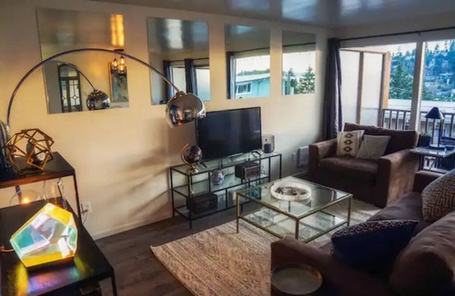 Northwest Bellevue Apartment | The Heron in Meydenbauer Bay Bellevue | 29 Nights!
