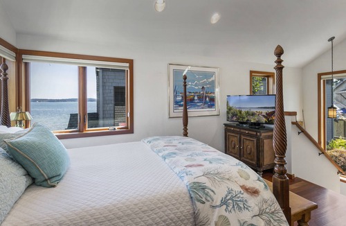 Indianola House | The Indianola Boathouse Sleeps 2 in queen bed. Additional fees for 2 twin beds