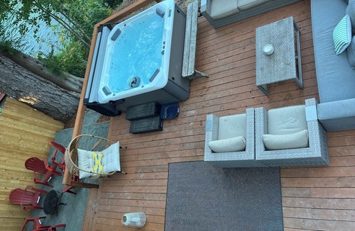 Port Angeles Cabin | “The Lakeside Lodge” Updated cabin on Lake Sutherland with hottub & private dock