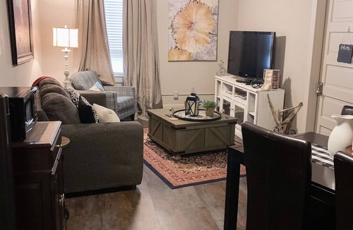 Magnolia House | The Loft on the Square Guest Suites