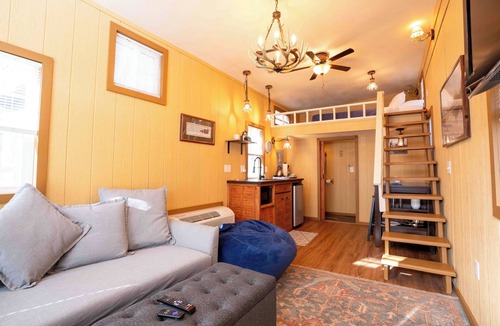 Lyons Resort | The Lyons Lodge – Boulder Charm & Mountain Views in a Tiny House Stay