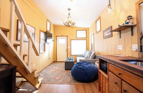 Lyons Resort | The Lyons Lodge – Boulder Charm & Mountain Views in a Tiny House Stay