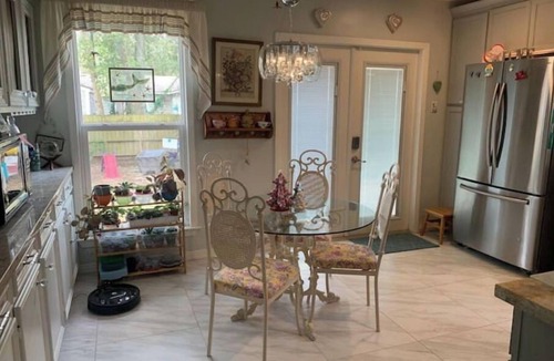 El Lago House | The Mermaid Inn Beach Cottage, Seabrook, NASA, Kemah, pet friendly!