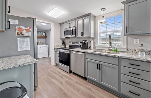 Hackberry House | The Oyster House – Waterfront