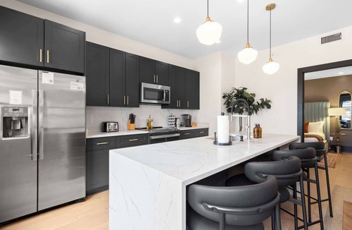 Arts/Warehouse District Apartment | The Perfect Layout for a Memorable Stay! All Kings