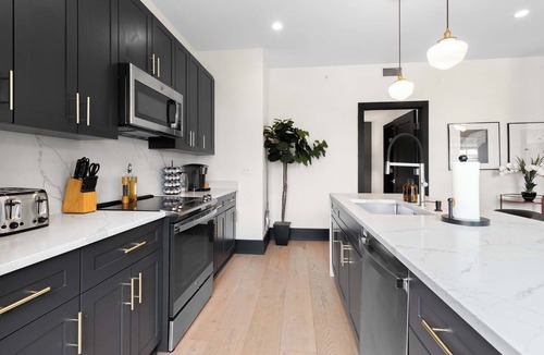 Arts/Warehouse District Apartment | The Perfect Layout for a Memorable Stay! All Kings