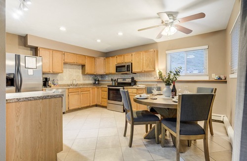 West Colorado Springs Cabin | The Red Barn Retreat | Hot Tub | Pet Friendly
