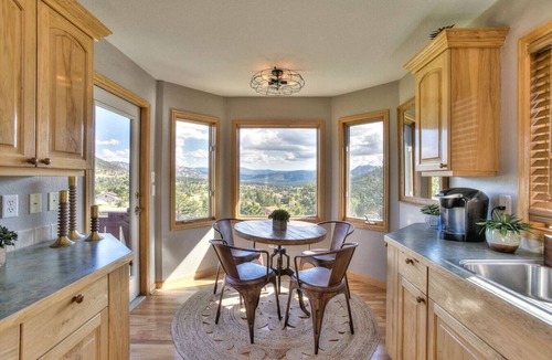 Carriage Hills House | The View House- With 360 Views and Close to RMNP Entrance!