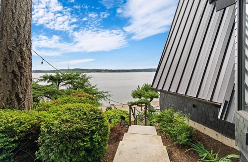 West Hills House | The Waterwheel - Waterfront Retreat on Dyes Inlet