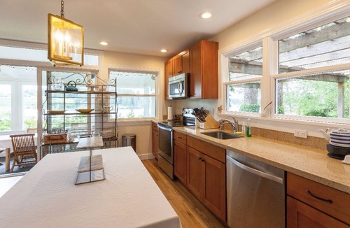 Gig Harbor House | Therapeutic Waterfront - 3BD, Beach, Kayaks, Mountain View. No cleaning fee