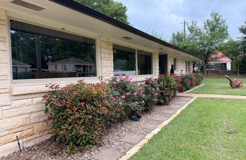 Jefferson House | This spacious 4-BDRM, 2-BA home is a western YeeHaw Haven