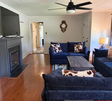 Jefferson House | This spacious 4-BDRM, 2-BA home is a western YeeHaw Haven