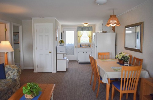 West Dennis House | Three bedroom steps from South Village Beach