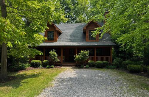 Saugatuck Villa | Timber Nest Goshorn lake dock pool town HOT TUB