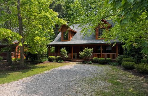 Saugatuck Villa | Timber Nest Goshorn lake dock pool town HOT TUB