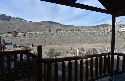 Gardiner Cabin | Tiny Yellowstone Riverside Cabin