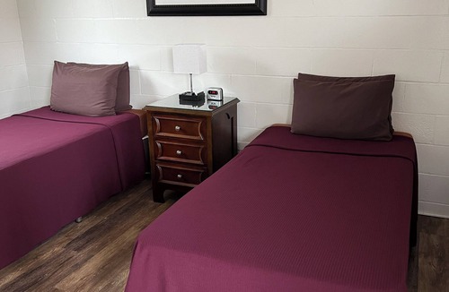 Lihue Hotel | Tip Top Motel Cafe & Bakery
