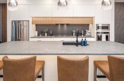 Renfrew House | Top 1% Luxury YYC | New Build | Mins to DT