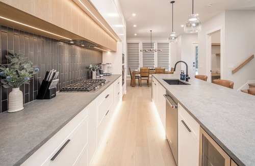 Renfrew House | Top 1% Luxury YYC | New Build | Mins to DT