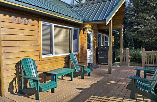 Moose Pass Cabin | Trail Lake View Luxury Cottage