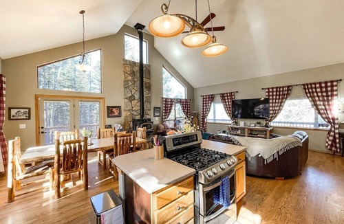 Woodland Park Cabin | Trail's End Mountain Escape w/HOT TUB!