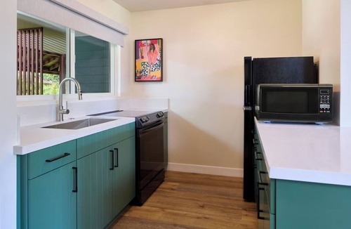 Kaanapali Hotel | Tranquil Garden Studio with Lanai, Resort Pools and Steps from the Shore