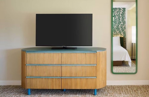 Kaanapali Hotel | Tranquil Garden Studio with Lanai, Resort Pools and Steps from the Shore