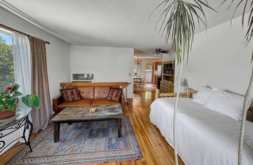 Paonia Hotel | Tranquil hotel room: 4 beds, Full kitchen, Living, Dining in the heart of Paonia