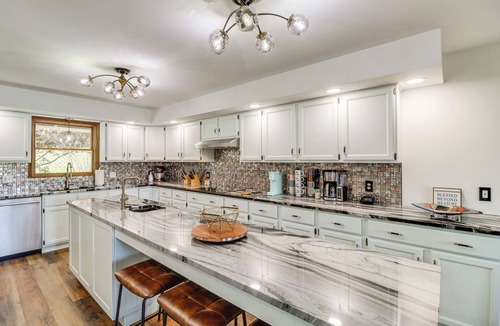 Higden House | Tranquil Lakefront Greers Ferry Escape w/Fire Pit