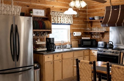 Riverside Cabin | Tranquil Two Bedroom Cabin in Riverside, Wyoming